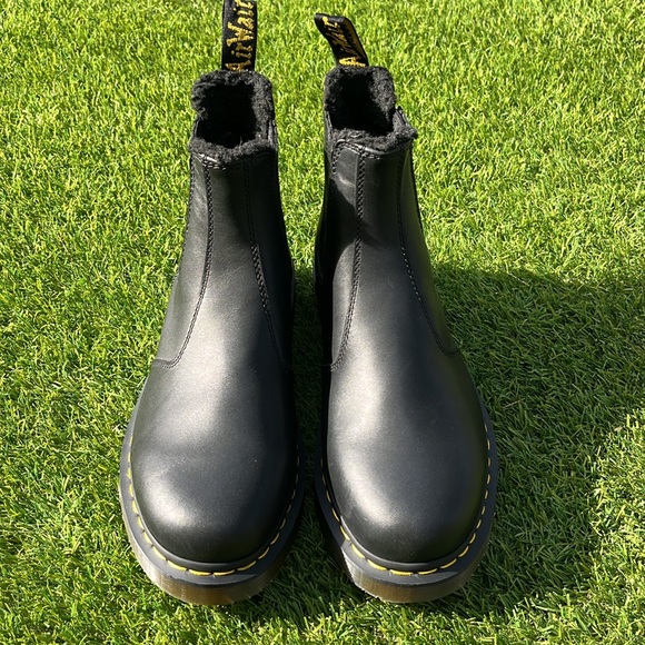 NWT DR. MARTENS 2976 LEATHER BOOTS - Picture 6 of 8